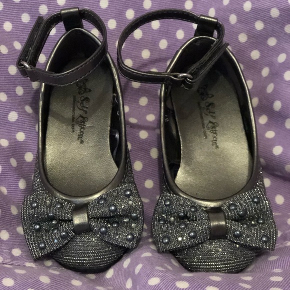 🎆NWOT Sparkly gray princess kid heels - Picture 4 of 4